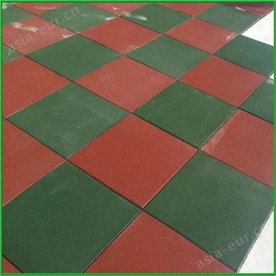 哈爾濱廣場預制型塑膠跑道施工全流程解析 從準備、鋪裝到畫線